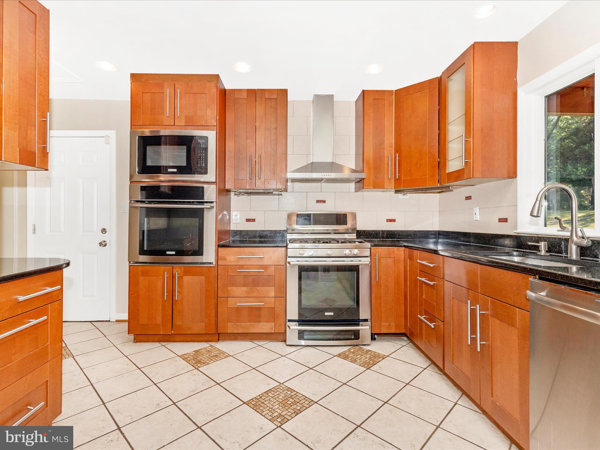 18004 Muncaster Road Rockville, MD 20855 - Photo 16 of 48 Kitchen