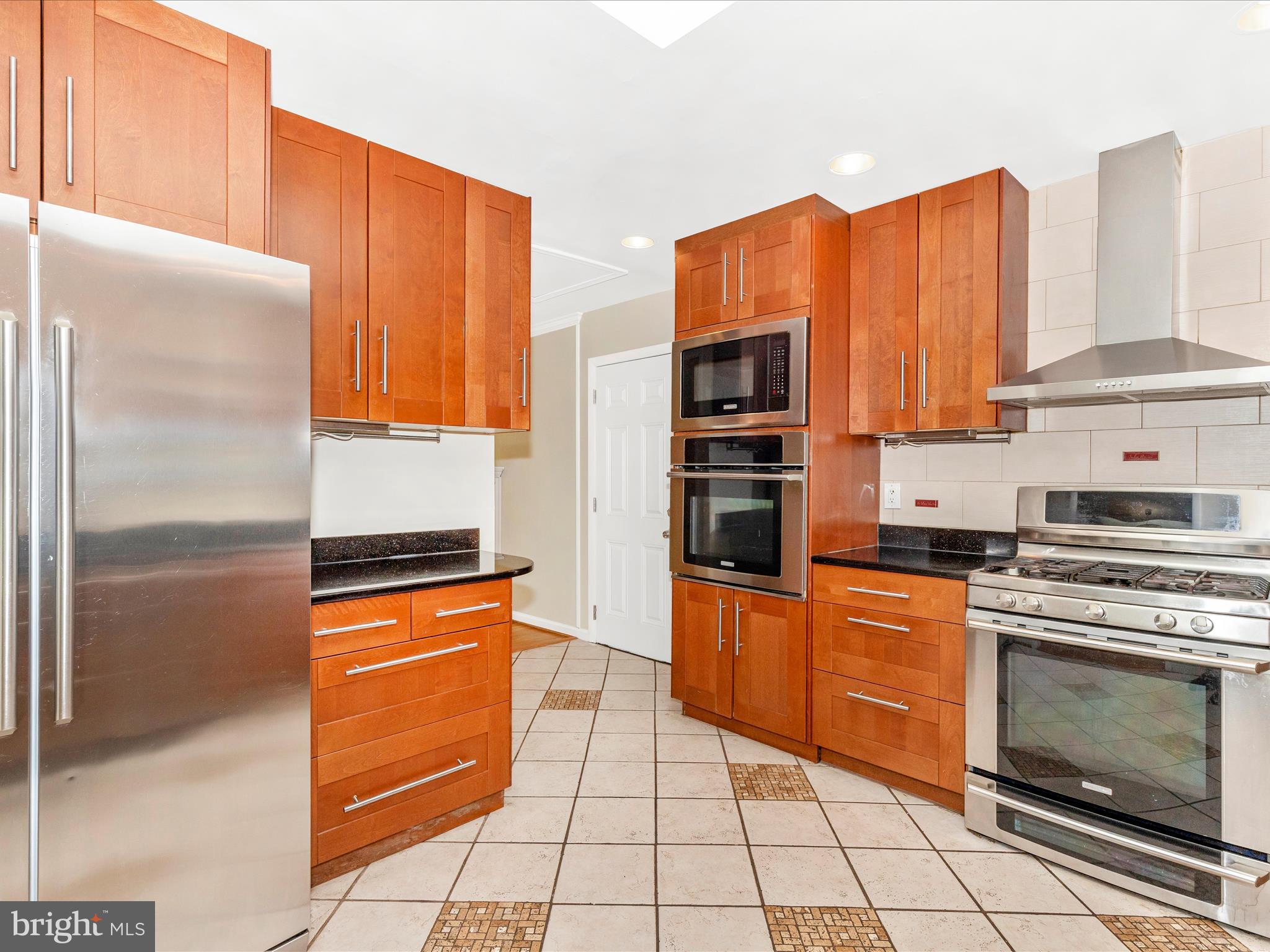 18004 Muncaster Road Rockville, MD 20855 - Photo 17 of 48 Kitchen