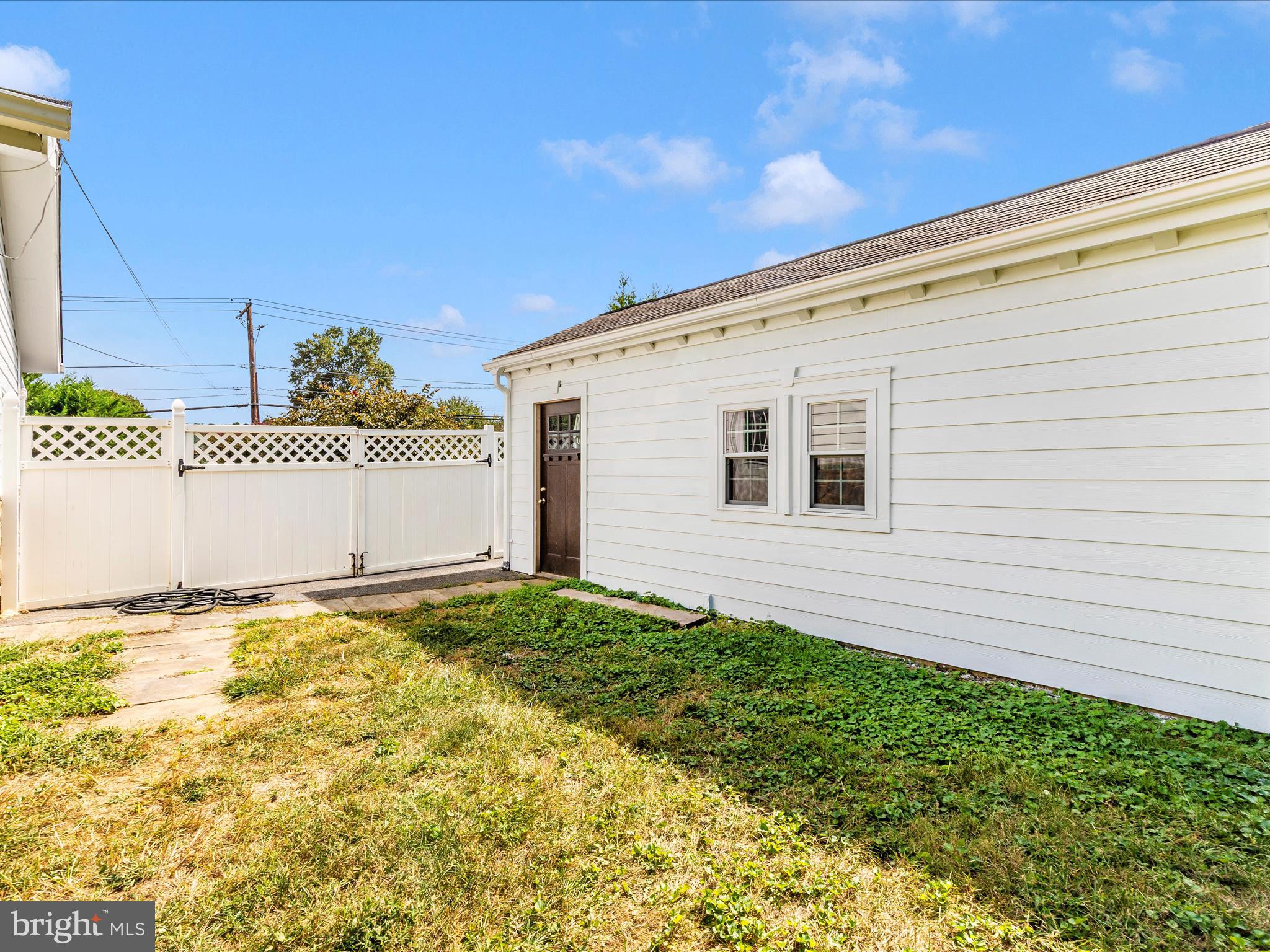 18004 Muncaster Road Rockville, MD 20855 - Photo 46 of 48 Exterior Back