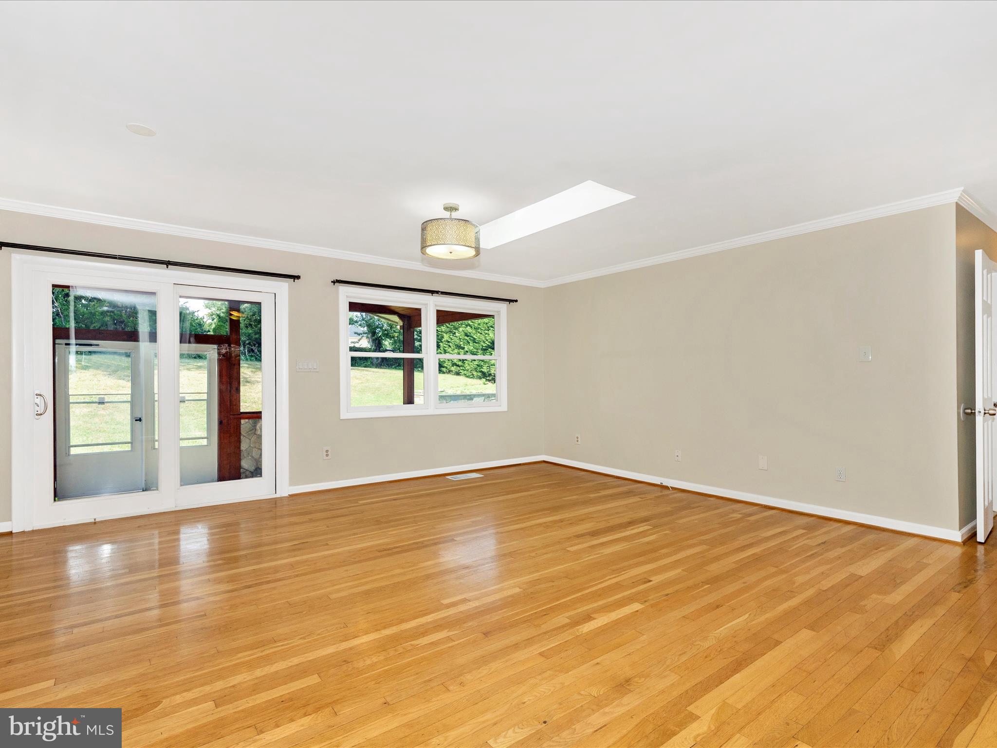 18004 Muncaster Road Rockville, MD 20855 - Photo 5 of 48 Living Room