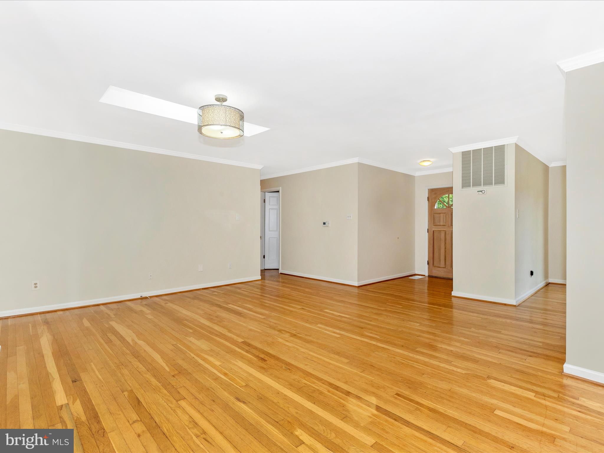 18004 Muncaster Road Rockville, MD 20855 - Photo 7 of 48 Living Room