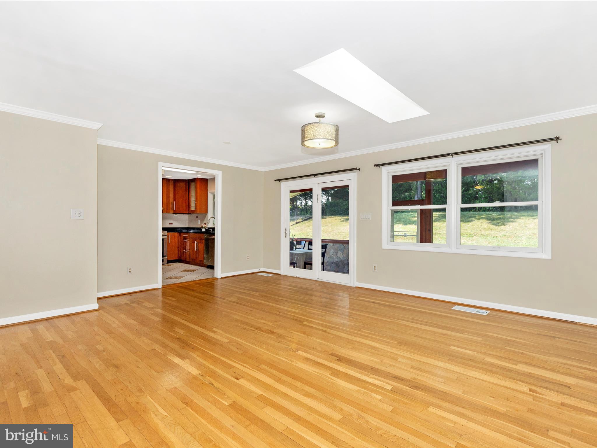 18004 Muncaster Road Rockville, MD 20855 - Photo 9 of 48 Living Room