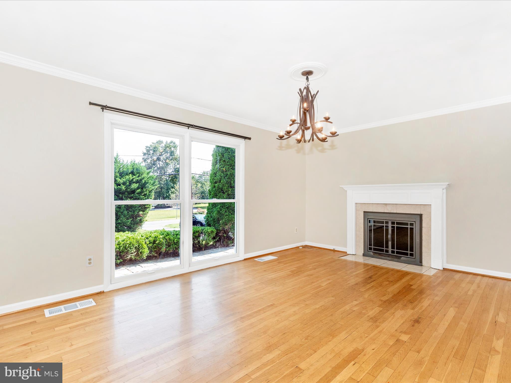 18004 Muncaster Road Rockville, MD 20855 - Photo 10 of 48 Family room - main level