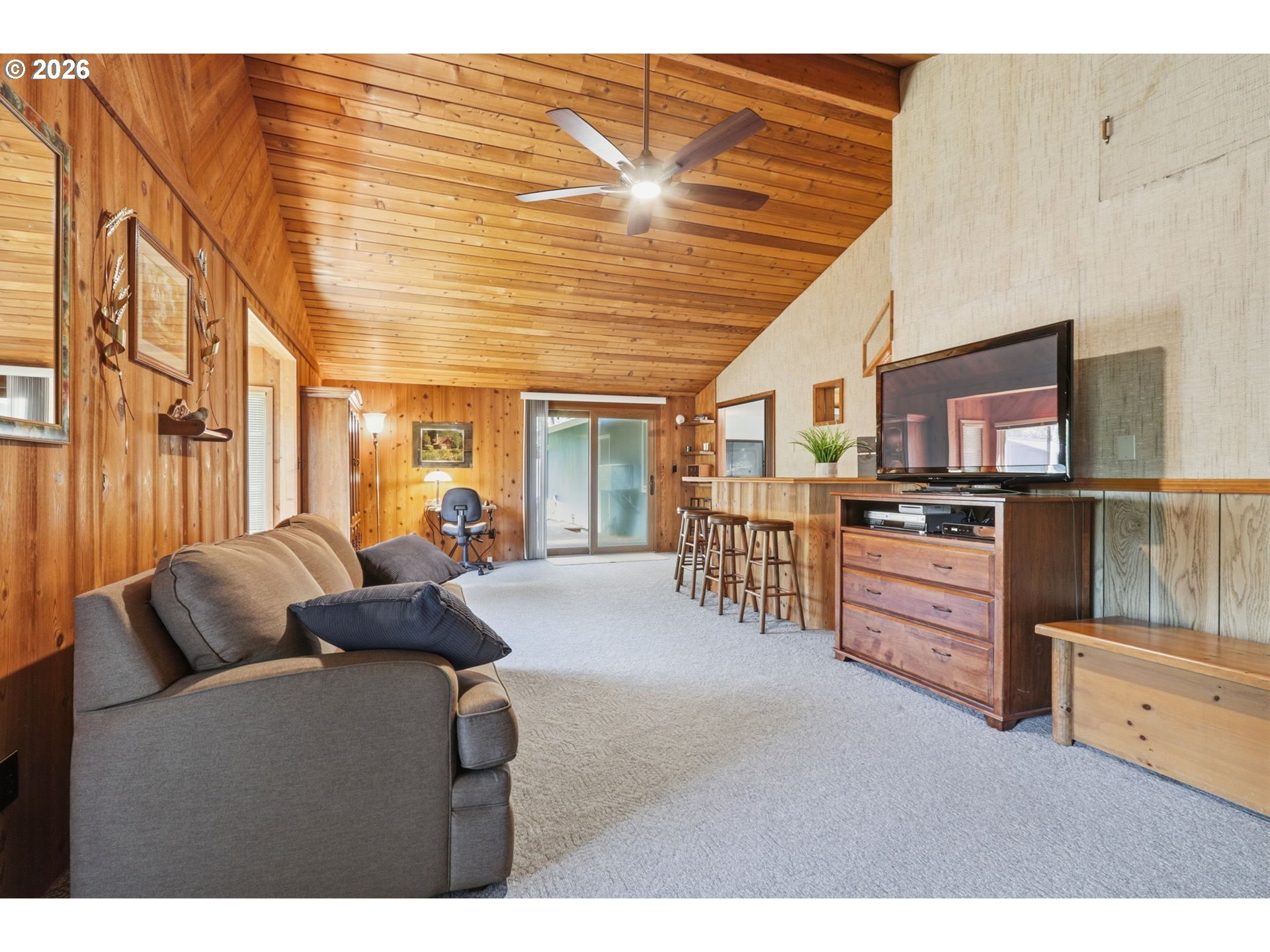 19654 Southwest Murphy Street Beaverton, OR 97078 - Photo 5 of 41 Family Room