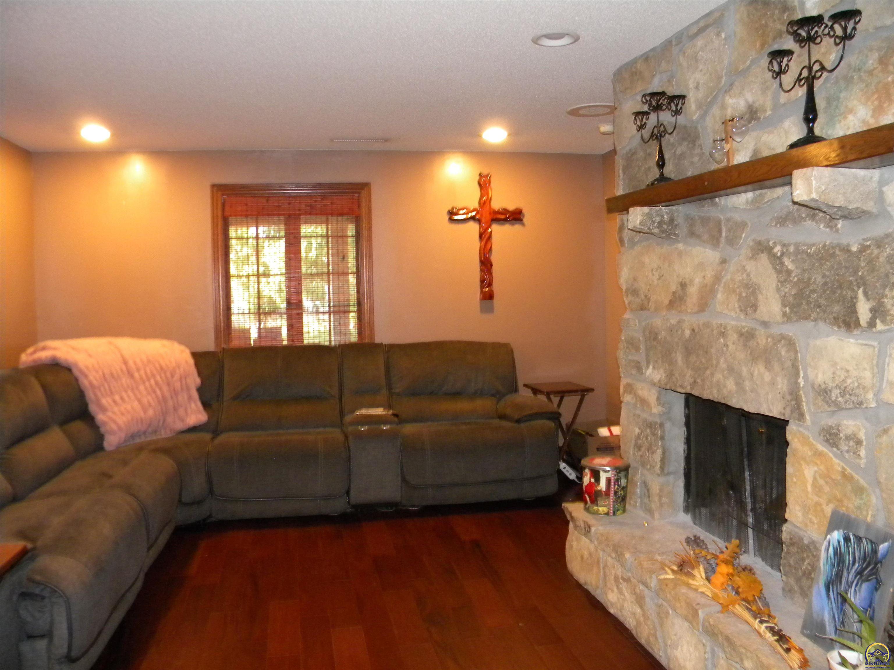 1020 Wanamaka Road Emporia, KS 66801 - Photo 11 of 24