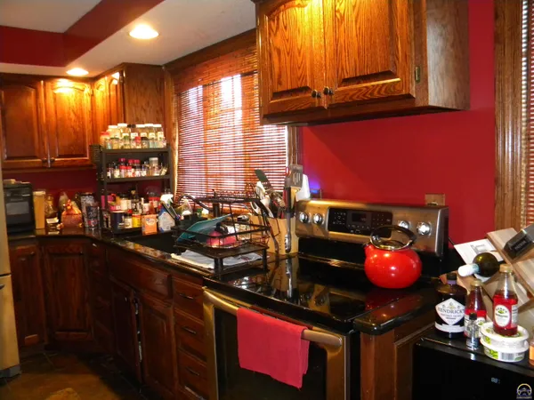 $529,900 | 1020 Wanamaka Road, Emporia, KS 66801