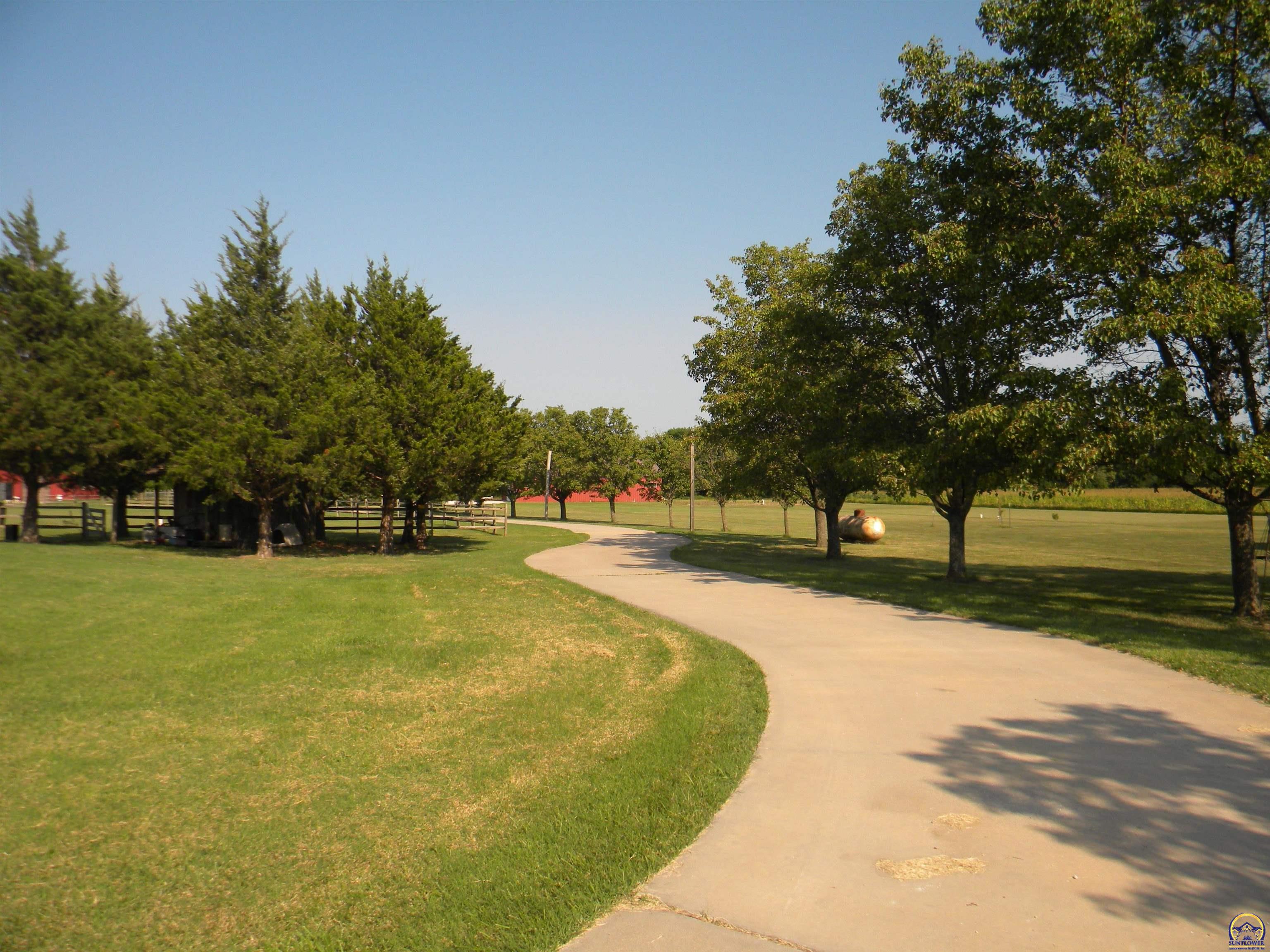 1020 Wanamaka Road Emporia, KS 66801 - Photo 6 of 24