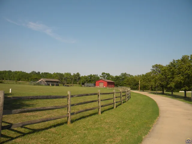 $529,900 | 1020 Wanamaka Road, Emporia, KS 66801