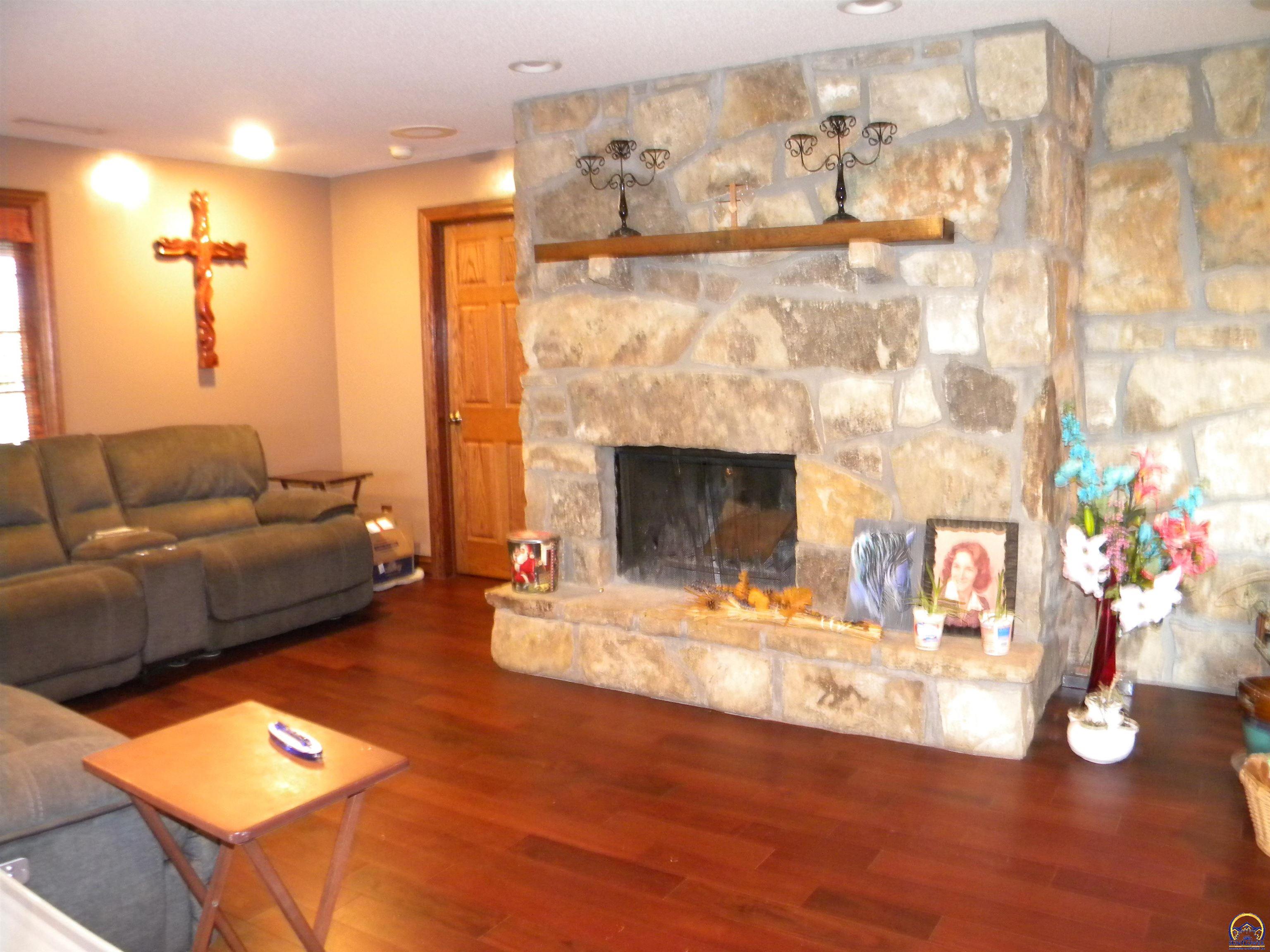 1020 Wanamaka Road Emporia, KS 66801 - Photo 10 of 24