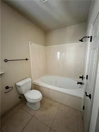 $1,985 | 810 Lafitte Street, Unit 101, Mandeville, LA 70448