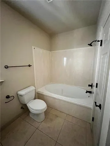 $1,985 | 810 Lafitte Street, Unit 101, Mandeville, LA 70448