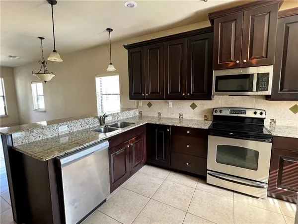 $1,985 | 810 Lafitte Street, Unit 101, Mandeville, LA 70448