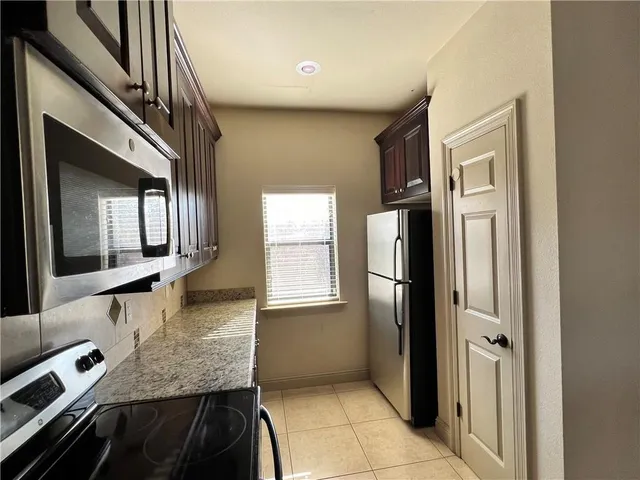 $1,985 | 810 Lafitte Street, Unit 101, Mandeville, LA 70448