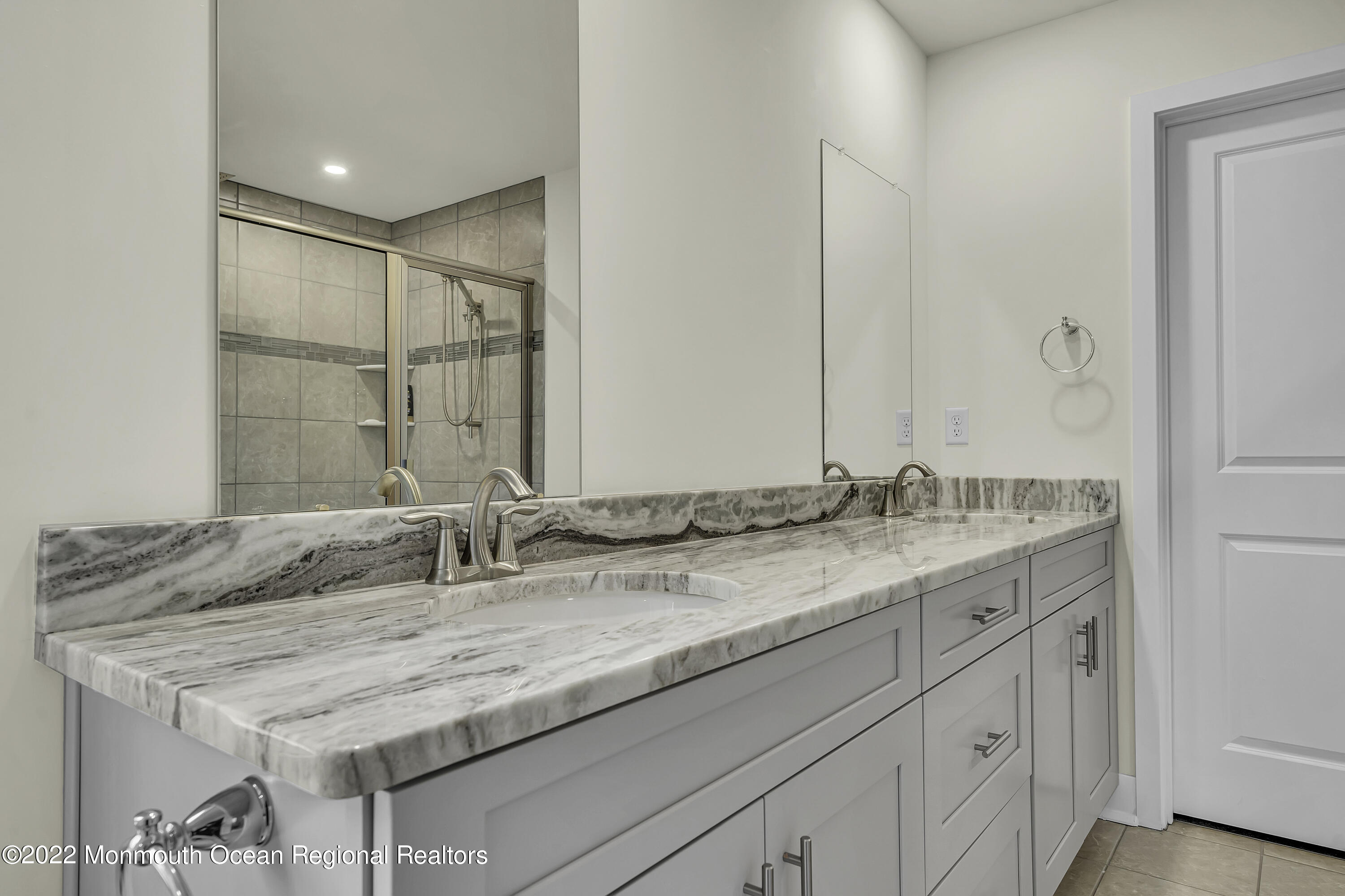 20 Heliport Drive Tinton Falls, NJ 07724 - Photo 17 of 30 039_dsc03354