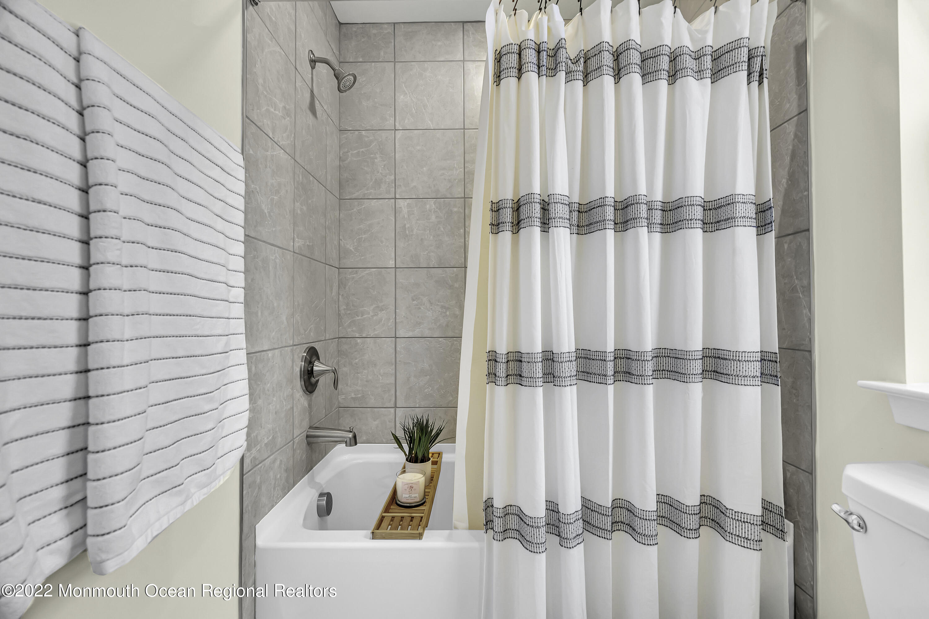 20 Heliport Drive Tinton Falls, NJ 07724 - Photo 21 of 30 053_dsc03464