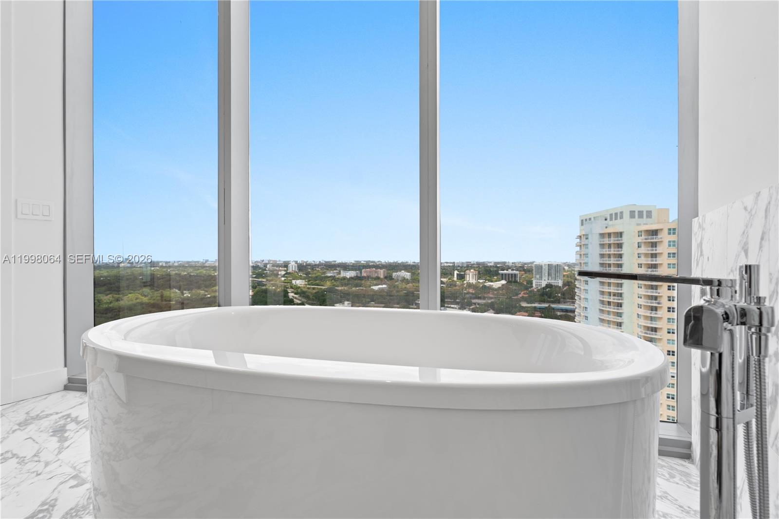 175 Southeast 25th Road, Unit 2003 Miami, FL 33129 - Photo 33 of 57 Primary bathroom