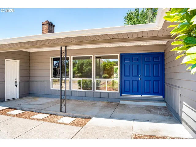 $549,000 | 36162 South Railroad Street, Crabtree, OR 97335