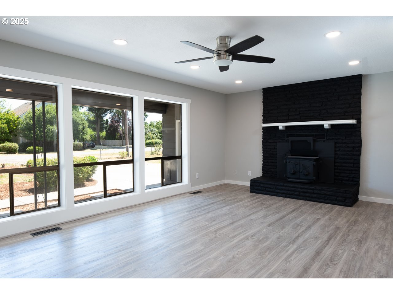 36162 South Railroad Street Crabtree, OR 97335 - Photo 15 of 34