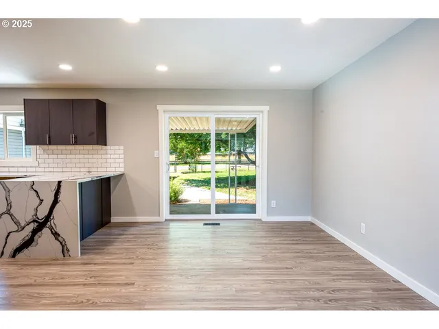 $549,000 | 36162 South Railroad Street, Crabtree, OR 97335