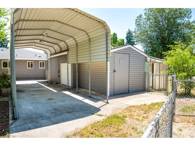 $549,000 | 36162 South Railroad Street, Crabtree, OR 97335