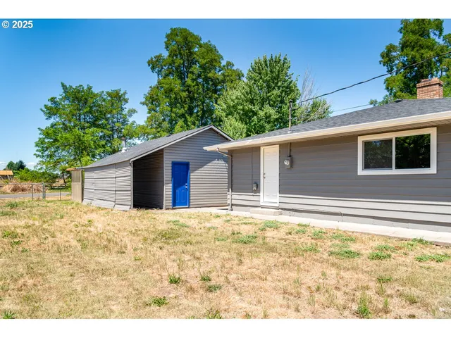 $549,000 | 36162 South Railroad Street, Crabtree, OR 97335