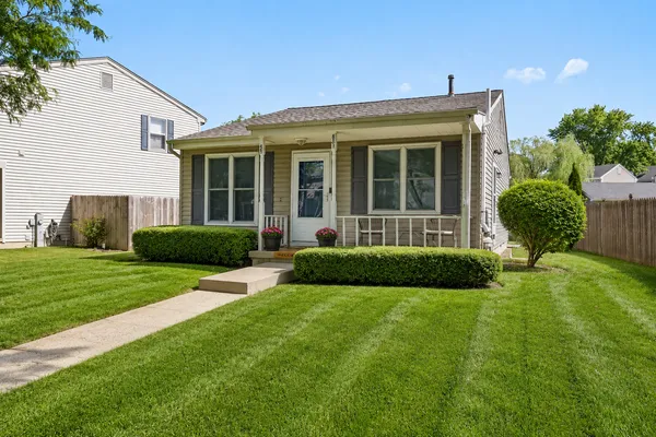 $370,000 | 881 Manchester Course, Geneva, IL 60134