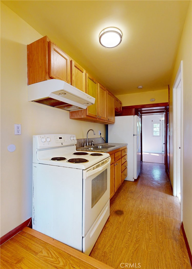 2049 Argyle Avenue Los Angeles, CA 90068 - Photo 18 of 24