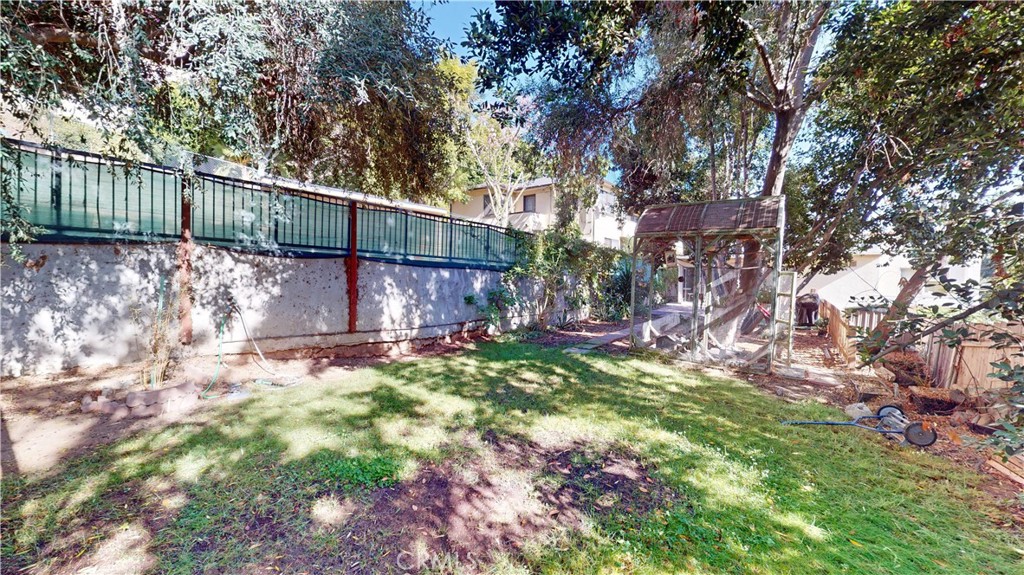 2049 Argyle Avenue Los Angeles, CA 90068 - Photo 23 of 24