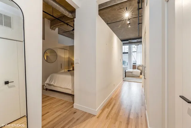 $399,000 | 817 West Washington Boulevard, Unit 406, Chicago, IL 60607