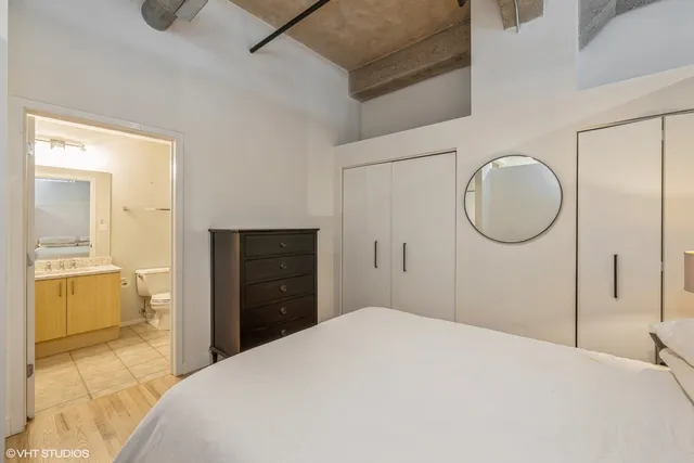 $399,000 | 817 West Washington Boulevard, Unit 406, Chicago, IL 60607