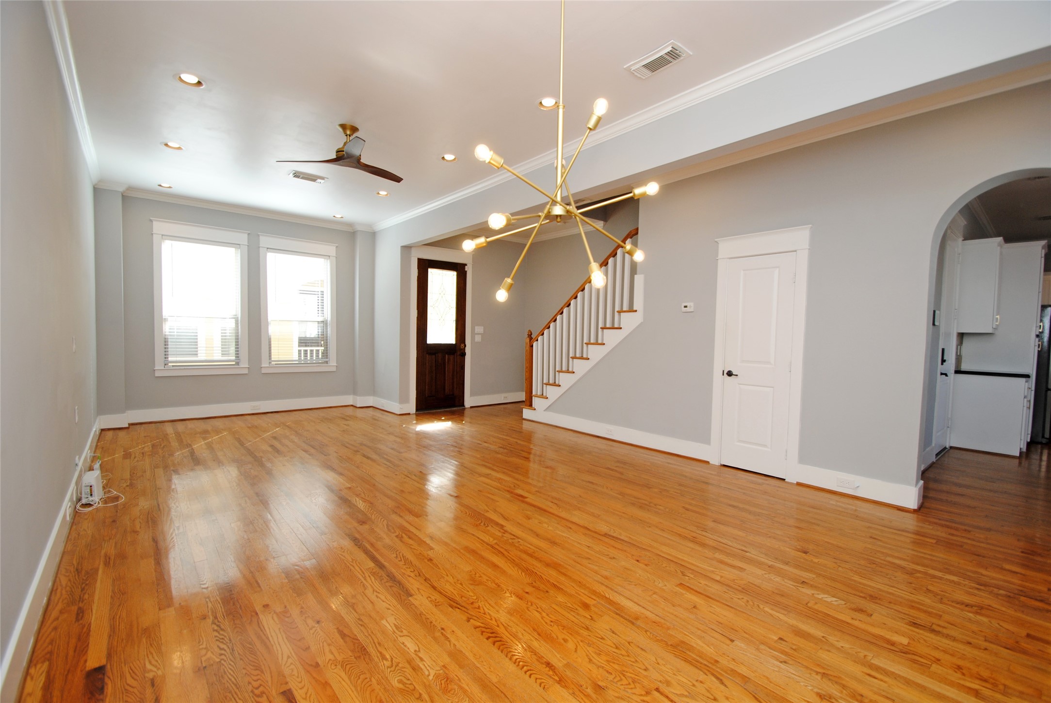 1030 West 16th Street Houston, TX 77008 - Photo 4 of 29