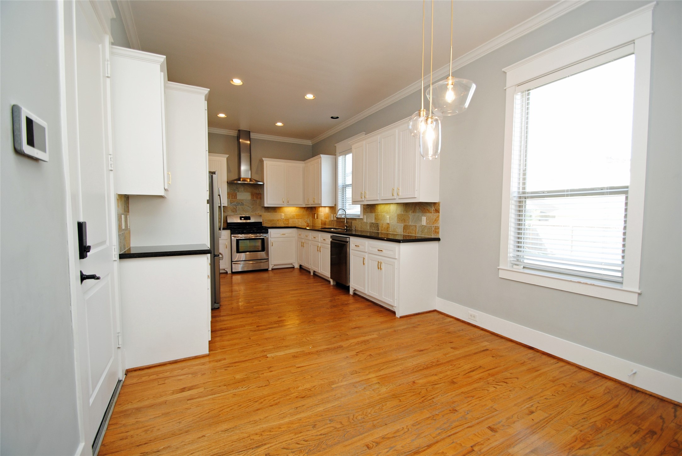 1030 West 16th Street Houston, TX 77008 - Photo 6 of 29