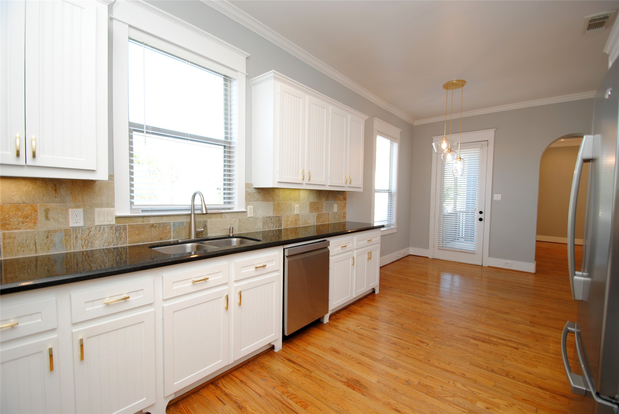 1030 West 16th Street Houston, TX 77008 - Photo 8 of 29
