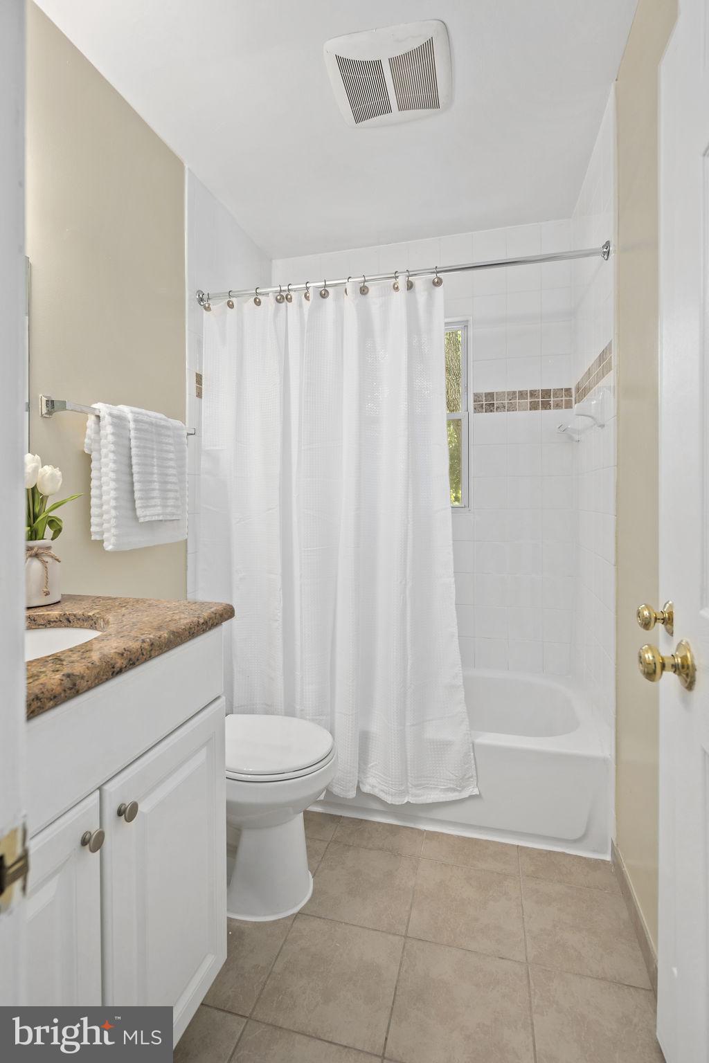 15011 Cloverdale Road Woodbridge, VA 22193 - Photo 11 of 22 Upper Level - Full Bathroom