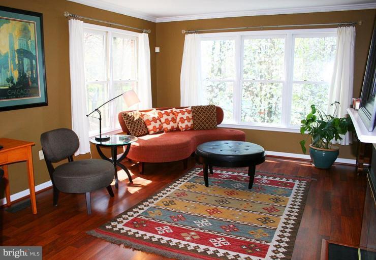 101 Ridgepoint Place Gaithersburg, MD 20878 - Photo 2 of 30 Living Room