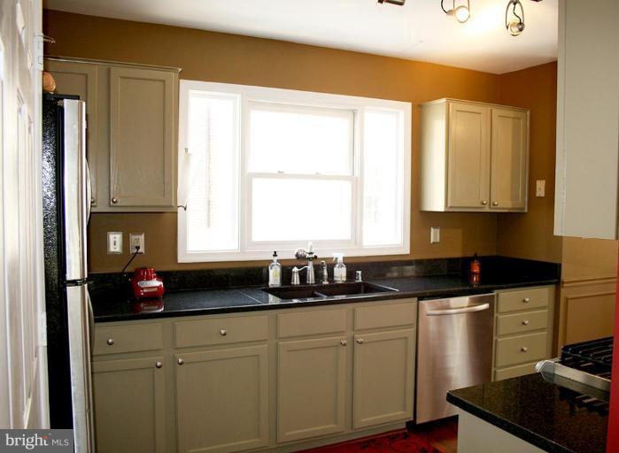 101 Ridgepoint Place Gaithersburg, MD 20878 - Photo 16 of 30 Kitchen #3