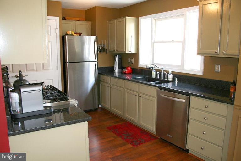 101 Ridgepoint Place Gaithersburg, MD 20878 - Photo 4 of 30 Kitchen