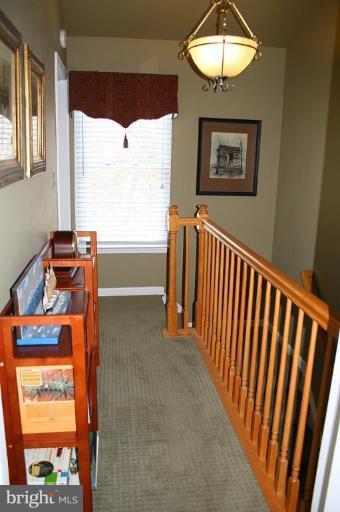 101 Ridgepoint Place Gaithersburg, MD 20878 - Photo 8 of 30 Hallway