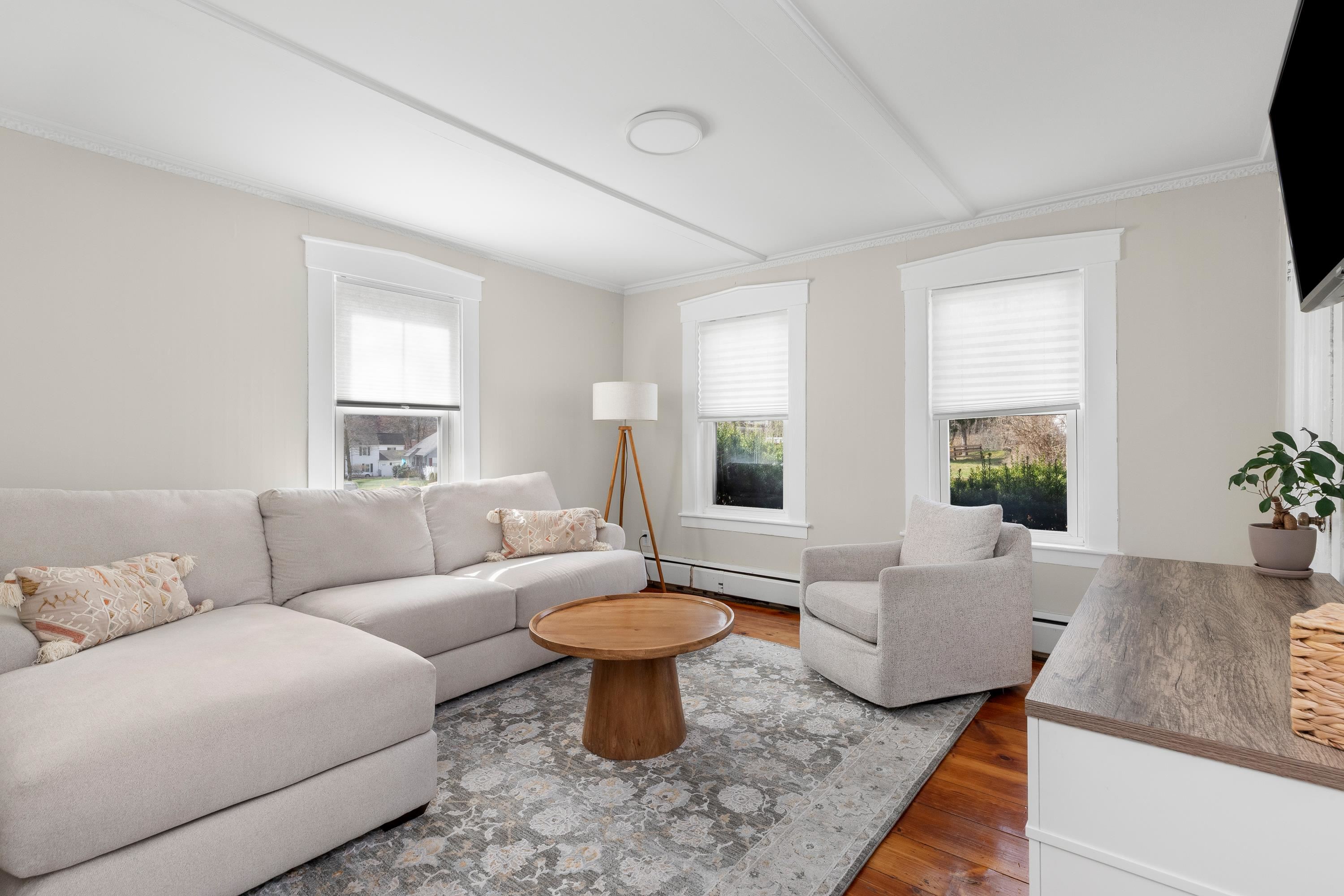 16 School Street Salem, NH 03079 - Photo 7 of 45