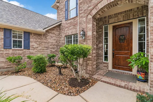 $945,000 | 15 Verdin Place, The Woodlands, TX 77389