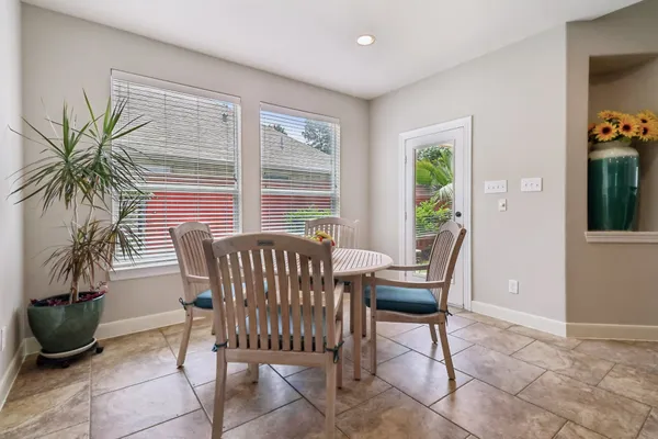 $945,000 | 15 Verdin Place, The Woodlands, TX 77389