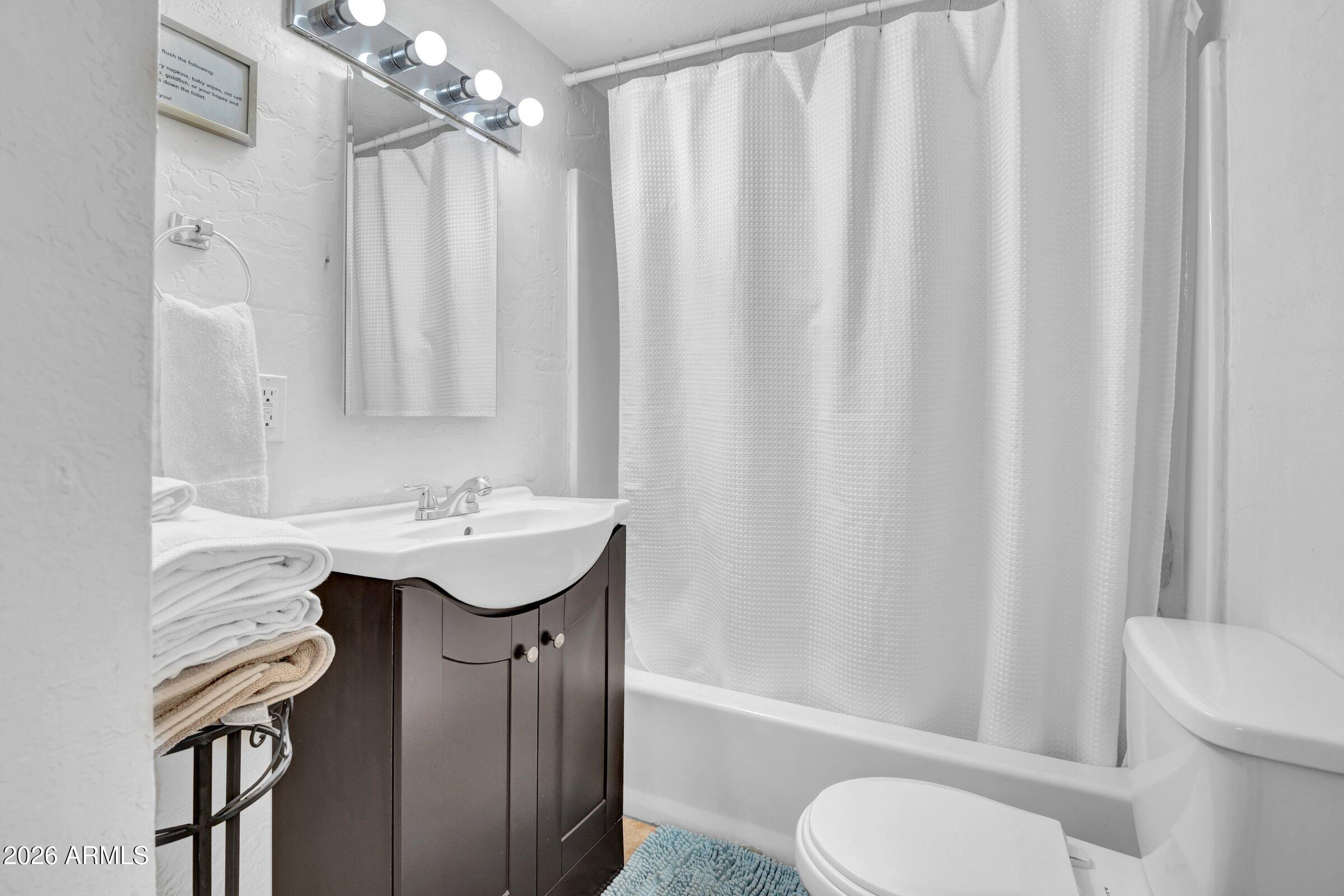 712 East Pierce Street Phoenix, AZ 85006 - Photo 27 of 39 a bathroom with a sink toilet and shower