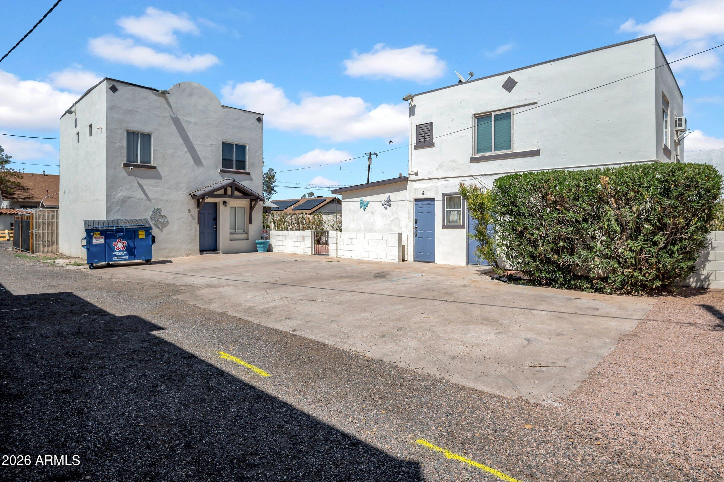 712 East Pierce Street Phoenix, AZ 85006 - Photo 6 of 39 a view of large building with street