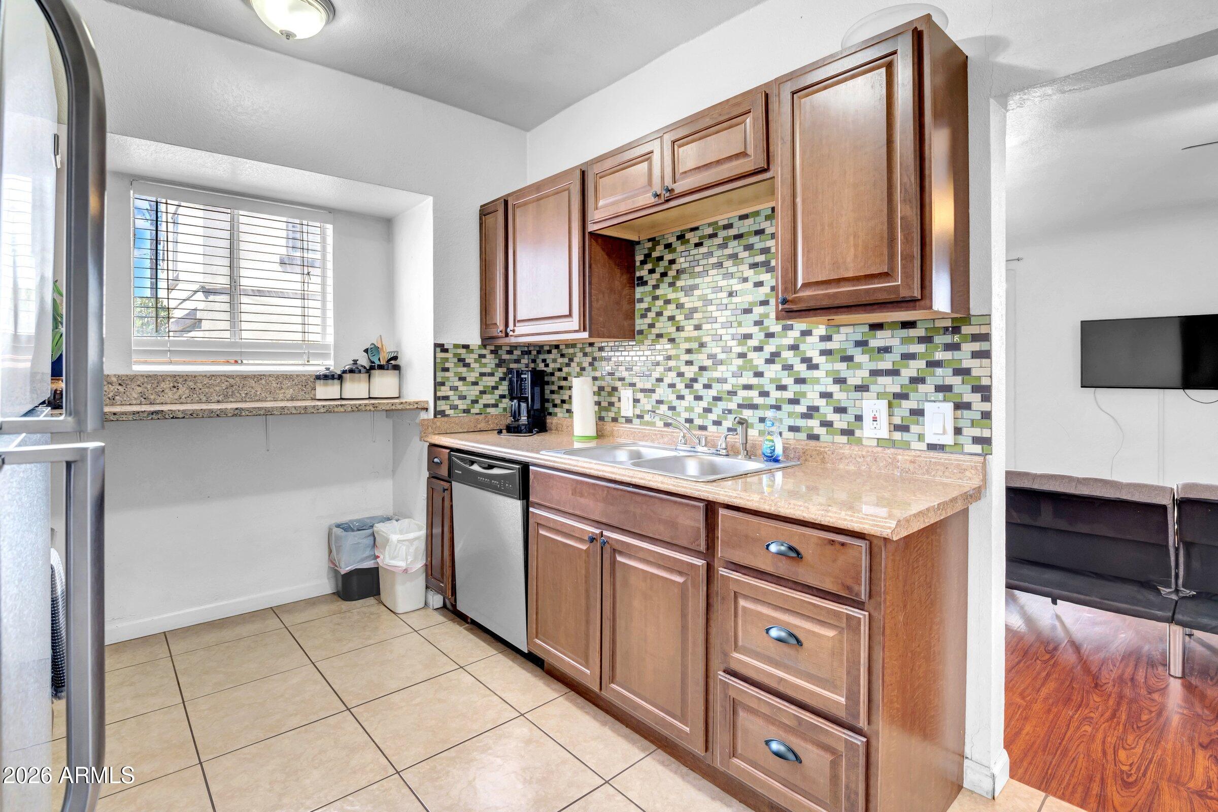 712 East Pierce Street Phoenix, AZ 85006 - Photo 10 of 39 a spacious bathroom with a granite countertop sink and a mirror