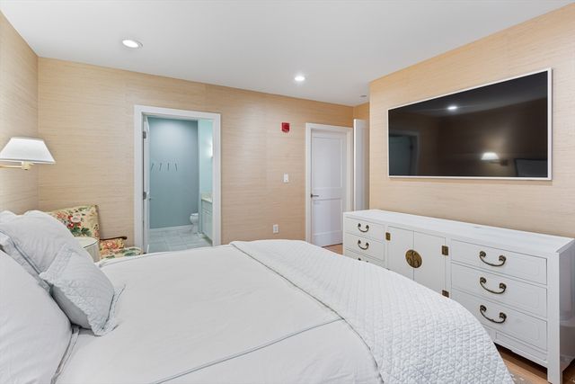 $1,375,000 | 80 Broad Street, Unit 307, Boston, MA 02110