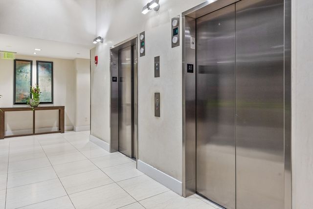 $1,375,000 | 80 Broad Street, Unit 307, Boston, MA 02110