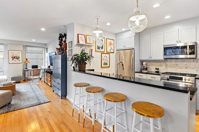 $1,375,000 | 80 Broad Street, Unit 307, Boston, MA 02110
