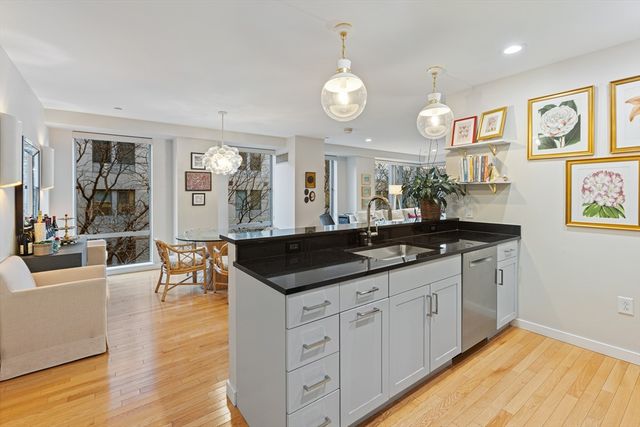 $1,375,000 | 80 Broad Street, Unit 307, Boston, MA 02110