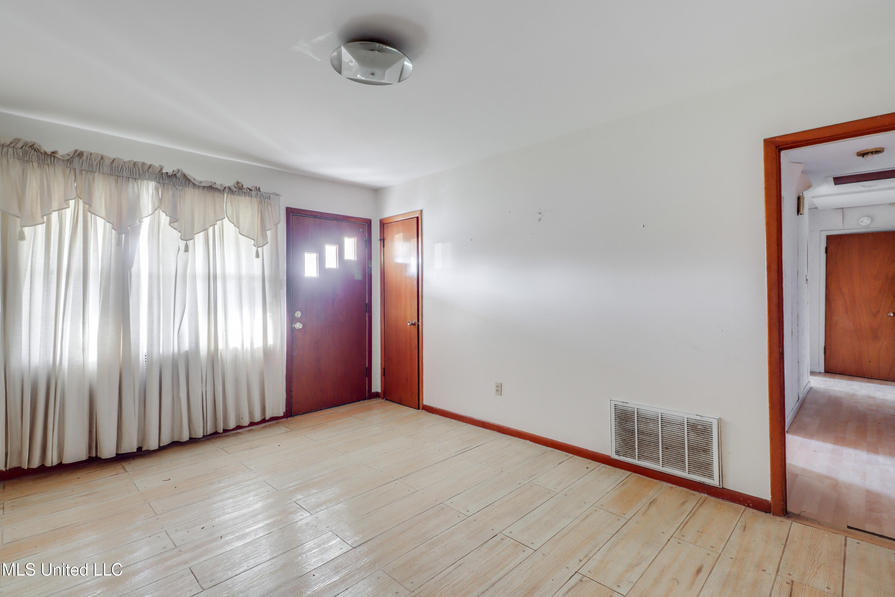 3300 Macphelah Road Moss Point, MS 39567 - Photo 4 of 20 Photo Dec 10 2025, 3300 Macphelah 7