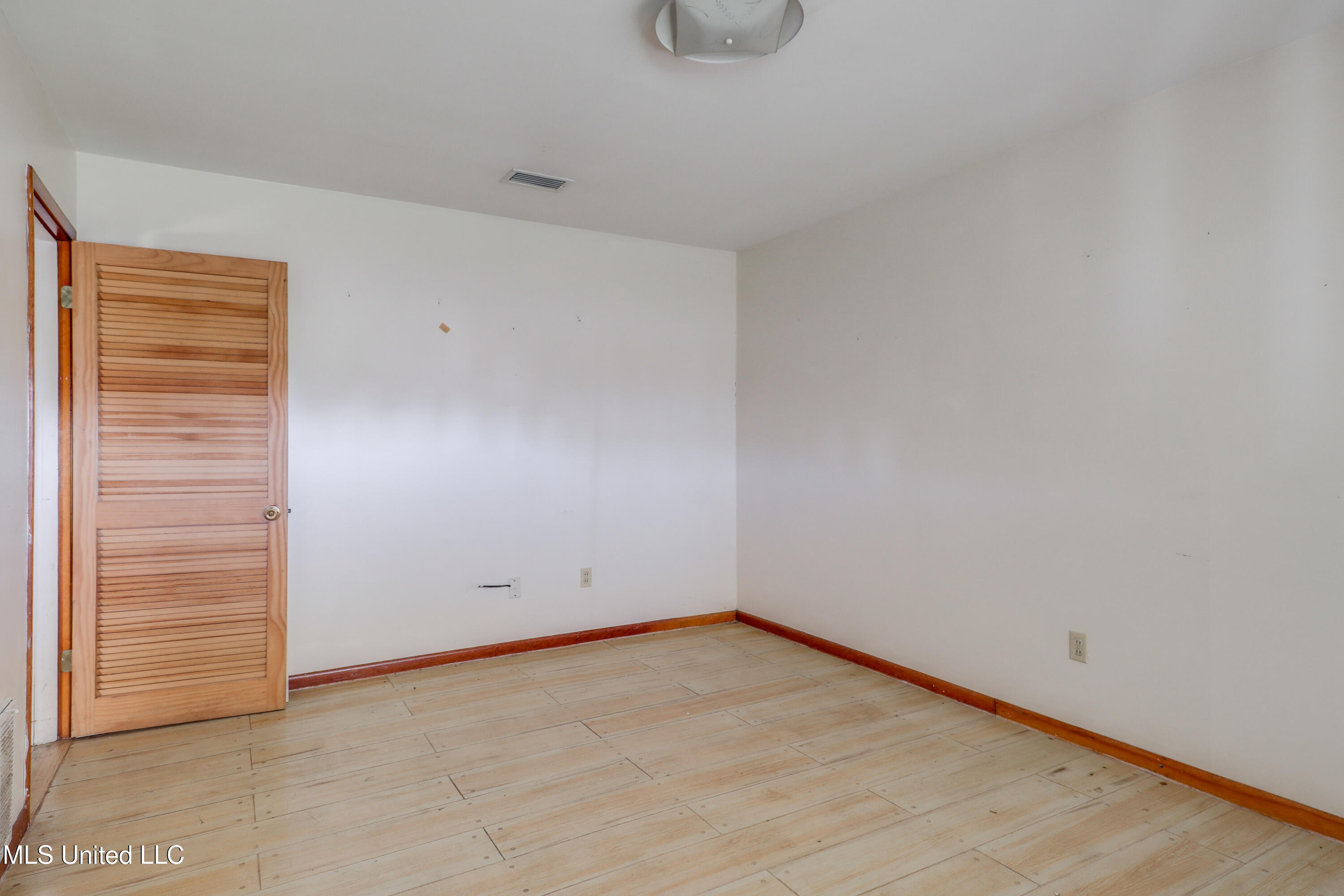 3300 Macphelah Road Moss Point, MS 39567 - Photo 5 of 20 Photo Dec 10 2025, 3300 Macphelah 6